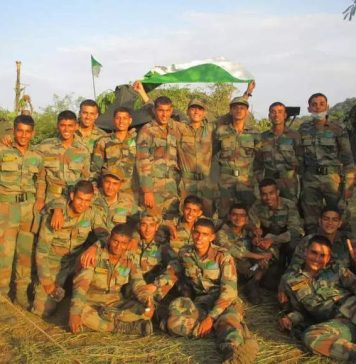 बंधुत्वाने एकत्र: तरुण अधिकारी दिवंगत एनडीए कॅडेटच्या कुटुंबाला मदत करतात, बहिणीच्या वैद्यकीय शिक्षणासाठी निधी देतात