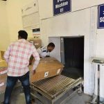 उड्डाणात व्यत्यय आल्याने शिपमेंट विलंबाचा कॅस्केडिंग परिणाम सुरू झाल्याने कुरिअर सेवांना फटका बसला