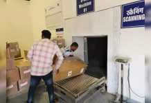 उड्डाणात व्यत्यय आल्याने शिपमेंट विलंबाचा कॅस्केडिंग परिणाम सुरू झाल्याने कुरिअर सेवांना फटका बसला