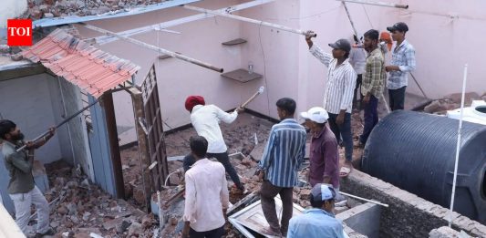 PCMC ने फुगेवाडी येथील हुच दुर्घटनेतील आरोपींशी संबंधित बेकायदेशीर निवासी बांधकाम पाडले | पुणे बातम्या