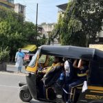 पुण्यात सीएनजीचे दर वाढल्याने शालेय विद्यार्थ्यांना घेऊन जाणाऱ्या ऑटोचालकांनी शुल्क वाढवण्याची मागणी केली, पालकांची नाराजी