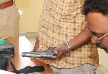 मृत रुग्णाच्या मित्राला धमकी दिल्याने पोलिसांनी डॉक्टरची बंदूक जप्त केली | पुणे बातम्या